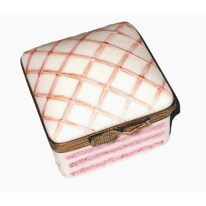 Strawberry cake slice, a hand-painted Limoges porcelain box